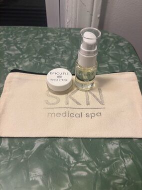 Hyvia Crème & Oil Cleanser Travel Set